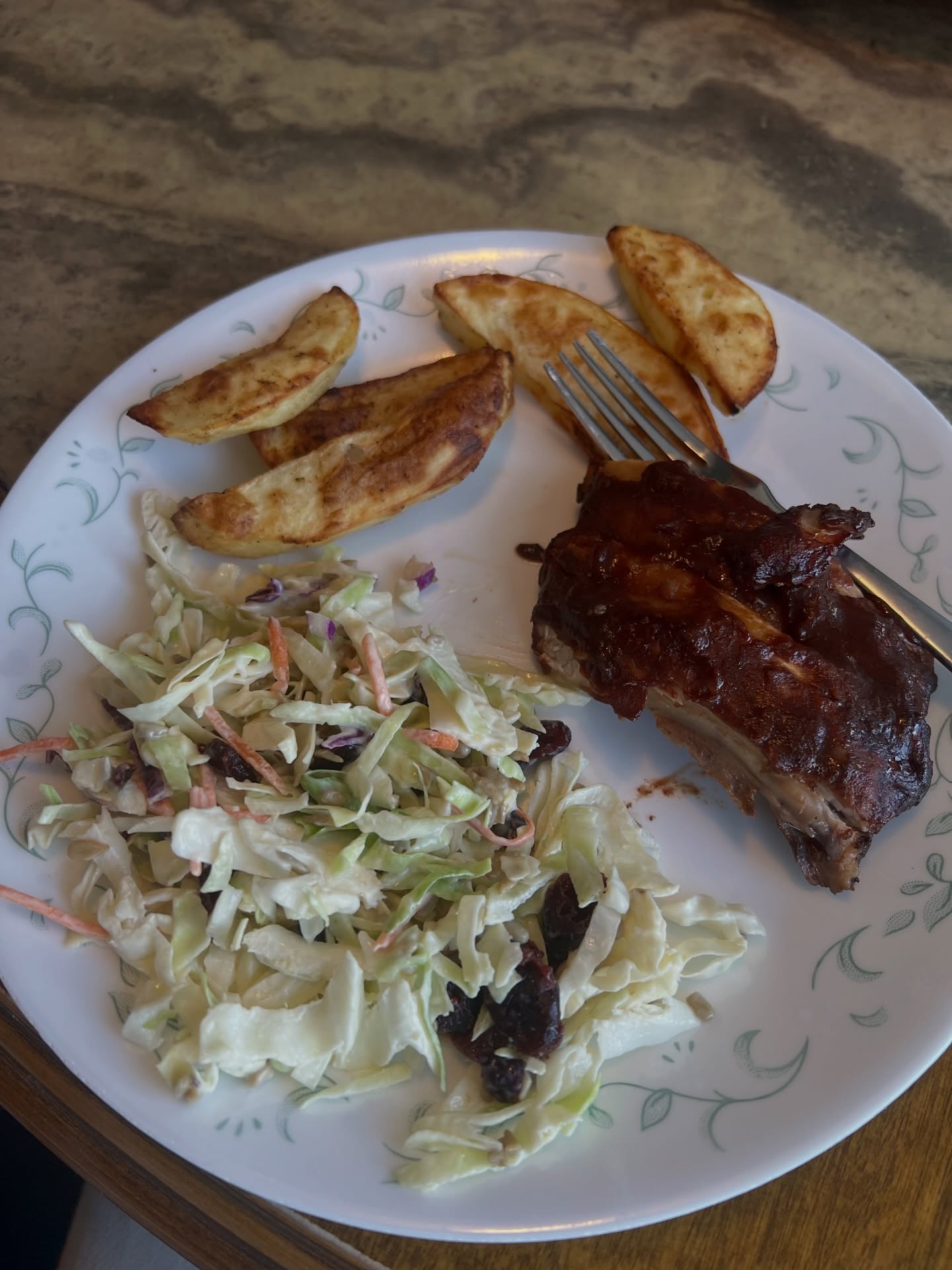 BBQ ribs, Mango Chili Lime oven fries and coleslaw with Smoky Chipotle Honey Mustard. Not spicy just packed with flavour 😋